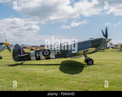 PV Spitfire202 H5R Mk.IXT au 2014 Shoreham Airshow. Banque D'Images