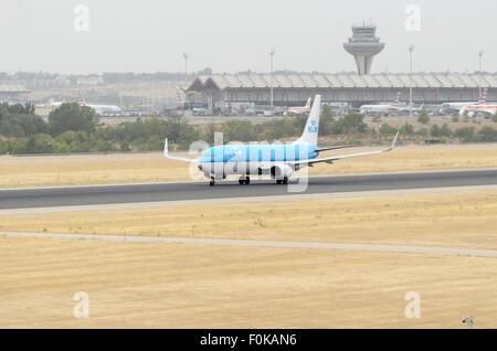 -Avions Boeing 737-8K2-, -d- KLM compagnie aérienne, est prêt à décoller de l'aéroport- -Adolfo Suarez. Banque D'Images