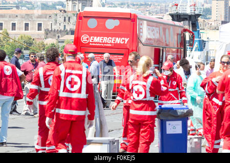 Catane, Italie. 17 août, 2015. La clinique mobile d'urgence. Credit : Simone Genovese/Alamy Live News Banque D'Images