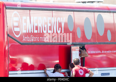 Catane, Italie. 17 août, 2015. La clinique mobile d'urgence. Credit : Simone Genovese/Alamy Live News Banque D'Images
