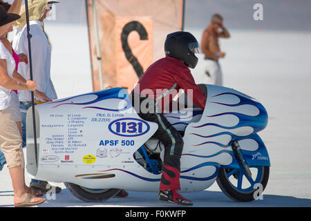 G. Lewis sur son livre blanc et bleu super bike pendant le monde de vitesse, près de Salt Lake City, en 2012. Banque D'Images