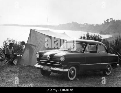 Transport historique,voiture,véhicules variantes,Ford Taunus G13,à un lac,vue de l'avant gauche,1955,tourisme,tourisme,touristes,vacances,vacances,vacances,vacanciers,vacanciers,vacanciers,vacanciers,vacanciers,vacanciers,vacanciers,tentes,camp,tente,camping,tente,loisirs,nature,couple,couples,économique,miracle,voitures,voiture de luxe,Allemagne,voiture de tourisme,voiture de tourisme,voiture de tourisme,voiture de tourisme,voiture de tourisme,voiture de tourisme,voiture de tourisme,voiture de tourisme,voiture de tourisme,voiture de tourisme,voiture de tourisme,voiture de tourisme,voiture de tourisme,voiture de tourisme,voiture de tourisme,voiture de tourisme,voiture de tourisme,voiture de tourisme,voiture de tourisme,voiture de tourisme,voiture de tourisme,voiture de tourisme,voiture de tourisme Banque D'Images