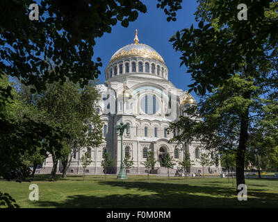 Cathédrale navale de Saint Nicolas à Cronstadt est une grande cathédrale orthodoxe russe dédié à tous les marins. Banque D'Images