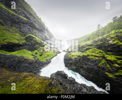 Cascade Kjosfossen, Norvège Banque D'Images