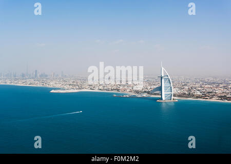 Côte avec Burj Al Arab, DUBAÏ, ÉMIRATS ARABES UNIS Banque D'Images