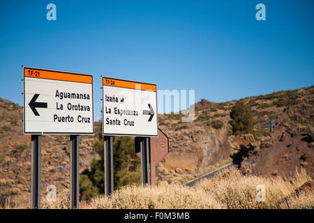 Inscrivez-route dans le Parc National de Teide, Îles Canaries Banque D'Images