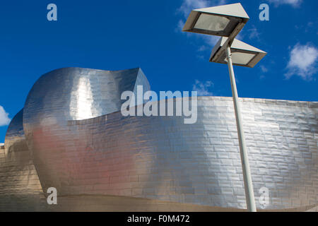 Le Musée Guggenheim à Bilbao, Espagne, le 6 mars 2014. Le Guggenheim est un musée d'art moderne et contemporain Banque D'Images