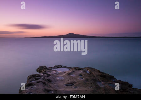 L'île Rangitoto au coucher du soleil Banque D'Images