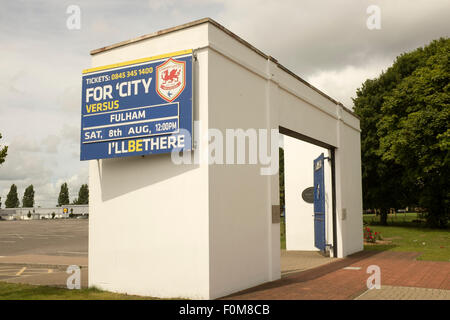 Ninian Park Memorial Gates en dehors de Cardiff City Stadium Banque D'Images