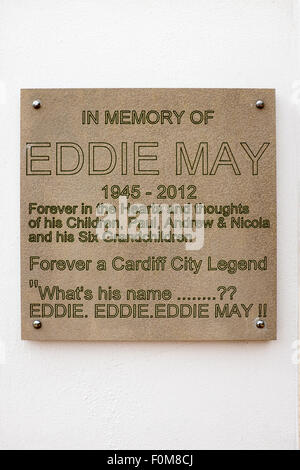 Eddie peut Plaque commémorative Ninian Park Memorial Gates en dehors de Cardiff City Stadium Banque D'Images