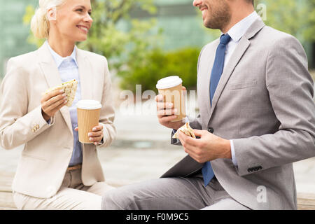 Close up of business couple à la pause café Banque D'Images