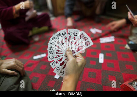 Cartes à jouer à Hanoi, Vietnam Banque D'Images