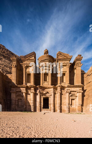 El Deir, le monasteryy, Petra, Jordanie. Banque D'Images