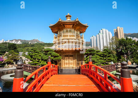La Pagode d'or dans la région de Nan Lian Garden, Diamond Hill, Hong Kong Banque D'Images