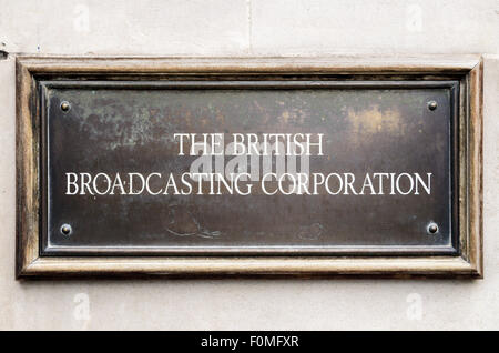 Le signe de la British Broadcasting Corporation sur le mur de la maison, le Langham Place, London, England, UK. Banque D'Images