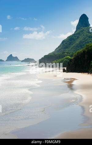 Brésil, Pernambuco, Fernando de Noronha Island, plage Cacimba do Padre, site du patrimoine mondial de l'UNESCO Banque D'Images