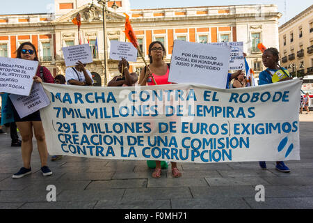 Les Honduriens qui protestaient contre la corruption au Honduras, la Puerta del Sol, Madrid, Espagne Banque D'Images