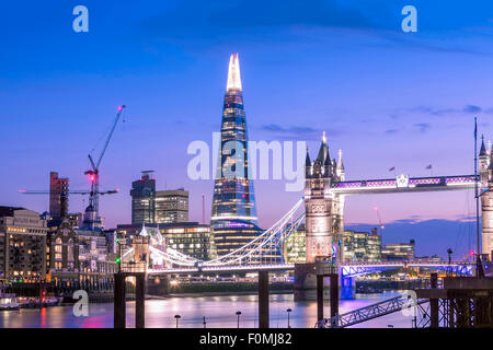 Tower Bridge, rivière Thames et le Shard building à Londres, Angleterre, RU Banque D'Images