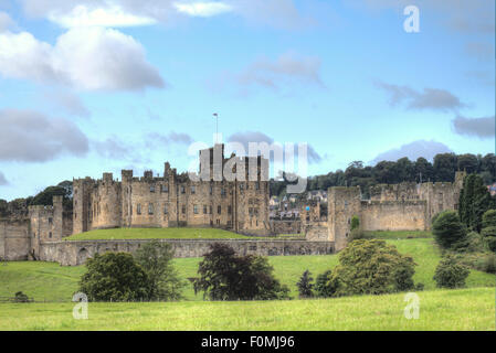 Château d'Alnwick, Northumberland, Angleterre, Royaume-Uni, l'un des endroits pour Poudlard dans les films de Harry Potter Banque D'Images