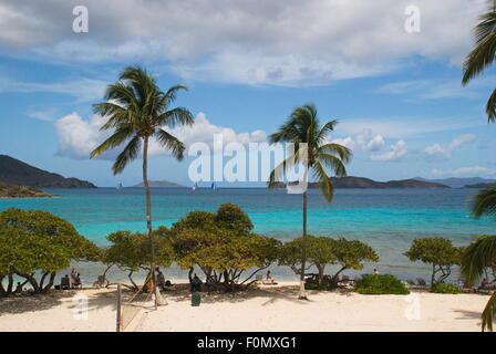 Scène de plage situé sur l'île de St Thomas, îles Vierges britanniques. Banque D'Images