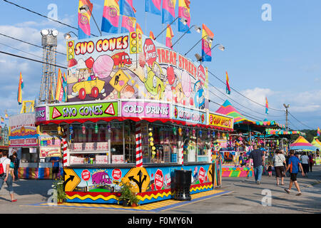 Une concession de vente de divers aliments collations au New Jersey State Fair au Sussex County Fairgrounds de Augusta, New Jersey. Banque D'Images