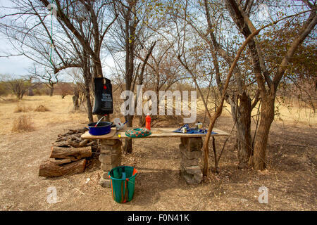 Dans la Gouina falls, une cuisine et douche solaire dans la brousse. Mali 2012 Banque D'Images