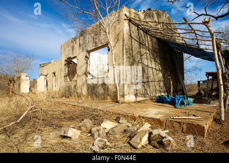 Vieille maison abandonnée en cours de restauration Gouina situé dans la brousse, à proximité de la Gouina Falls au Mali Banque D'Images