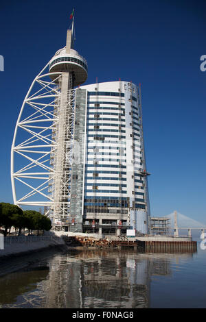 Site de l'Expo 98 à Lisbonne avec les ascenseurs Banque D'Images