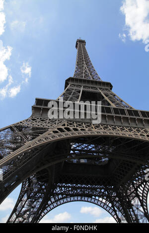 La Tour Eiffel La Tour Eiffel La Tour d'un fer à repasser sur le Champ de Mars à Paris France. Banque D'Images