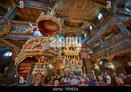 Tourné de l'intérieur de l'Église protestante en bois magnifiquement décoré de la paix en Swidnica, du patrimoine culturel mondial de l'UNESCO, Pologne Banque D'Images