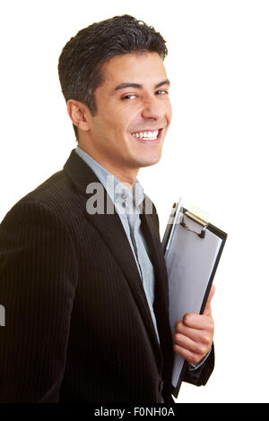 Businessman sourit avec presse-papiers dans sa main Banque D'Images