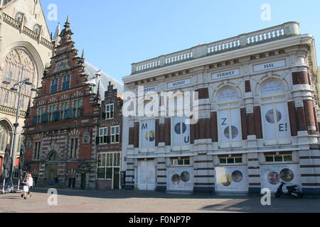 17e siècle Vleeshal (viande Hall -museum) à côté de Grote Kerk / église Saint-bavon, à la Grand-Place, Haarlem, Pays-Bas Banque D'Images