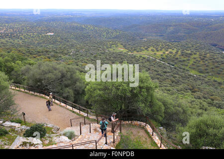 Vue depuis l'Ermita y Castillo de Monfrague, Ermitage et de Monfrague (château), Parc National Monfrague, Estrémadure, Espagne. Banque D'Images