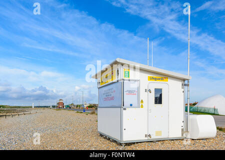 Lifeguard station sur le East Beach à Littlehampton, West Sussex, Angleterre, Royaume-Uni. Banque D'Images