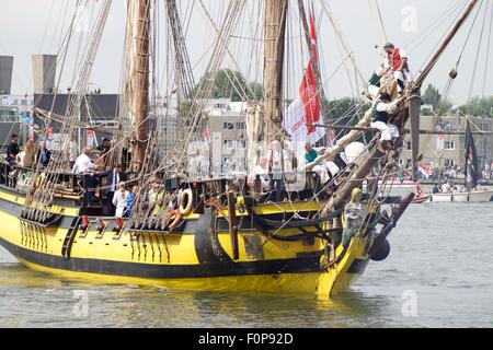 Amsterdam, Pays-Bas. Août 19, 2015. Sail Amsterdam 2015 festival nautique, l'un des plus grand événement nautique dans le monde, débute à Amsterdam, Pays-Bas, le 19 août 2015. L'événement a eu lieu tous les cinq ans depuis 1975. Credit : Sylvia Lederer/Xinhua/Alamy Live News Banque D'Images