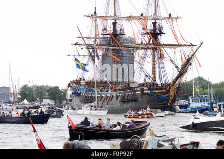 Amsterdam, Pays-Bas. Août 19, 2015. Sail Amsterdam 2015 festival nautique, l'un des plus grand événement nautique dans le monde, débute à Amsterdam, Pays-Bas, le 19 août 2015. L'événement a eu lieu tous les cinq ans depuis 1975. Credit : Sylvia Lederer/Xinhua/Alamy Live News Banque D'Images