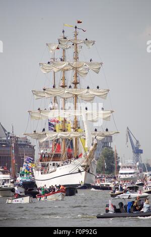 Amsterdam, Pays-Bas. Août 19, 2015. Sail Amsterdam 2015 festival nautique, l'un des plus grand événement nautique dans le monde, débute à Amsterdam, Pays-Bas, le 19 août 2015. L'événement a eu lieu tous les cinq ans depuis 1975. Credit : Sylvia Lederer/Xinhua/Alamy Live News Banque D'Images