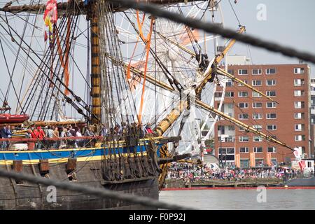 Amsterdam, Pays-Bas. Août 19, 2015. Sail Amsterdam 2015 festival nautique, l'un des plus grand événement nautique dans le monde, débute à Amsterdam, Pays-Bas, le 19 août 2015. L'événement a eu lieu tous les cinq ans depuis 1975. Credit : Sylvia Lederer/Xinhua/Alamy Live News Banque D'Images