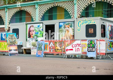 Coulisses de l'historique route de Madère à Brighton. Les célèbres arcades bas sur le front de route ont commencé à s'effondrer. Banque D'Images