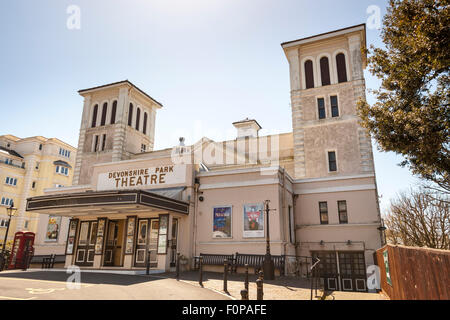 Le Devonshire Park Theatre, Compton Street, Eastbourne, East Sussex, Angleterre Banque D'Images