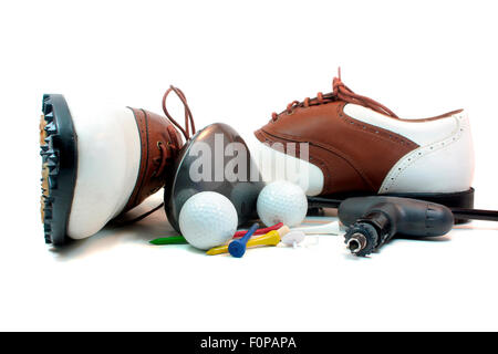 Chaussures de golf et accessoires isolé sur fond blanc Banque D'Images