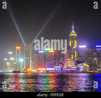 Une symphonie de lumières est une lumière décorative d'extérieur de bâtiment synchronisé et laser afficheur multimédia Banque D'Images