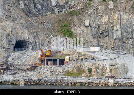 Exploitation minière dans le Geirangerfjord, Norvège. Banque D'Images