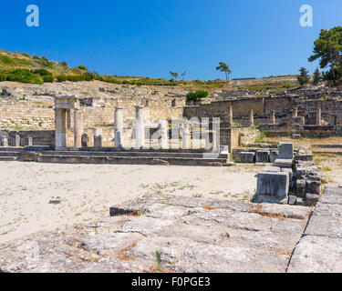 Temple dorique à Ancient Kamiros sur la côte égéenne de Rhodes, Dodécanèse, Grèce Europe Banque D'Images