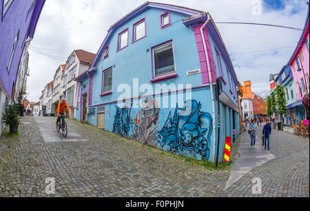 Peint en couleur le long de devantures Øvre Holmegate, Stavanger, Norvège Banque D'Images