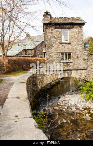 Bridge House et Stock Beck, Ambleside, Lake District, Cumbria, Angleterre Banque D'Images