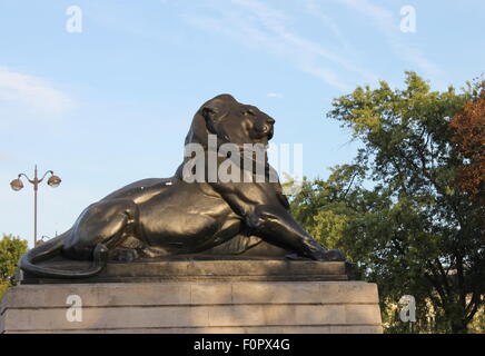 Paris, Lion de Belfort par Bartholdi statue sur la place Denfert-Rochereau Banque D'Images