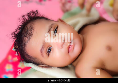 Portrait d'un mignon petit garçon Bengali dans différentes ambiances avec libre, copy space Banque D'Images