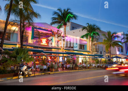 Miami, Ocean Drive de nuit Banque D'Images