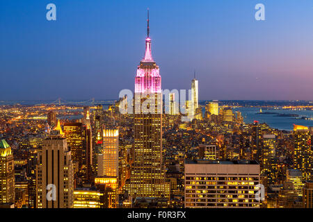La ville de New York, l'Empire State Building at Dusk Banque D'Images